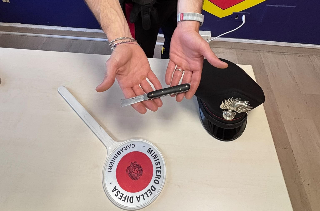 Falconara - Cade dalla bici mentre è ubriaco, insulta soccorritori e carabinieri: denunciato un 40enne